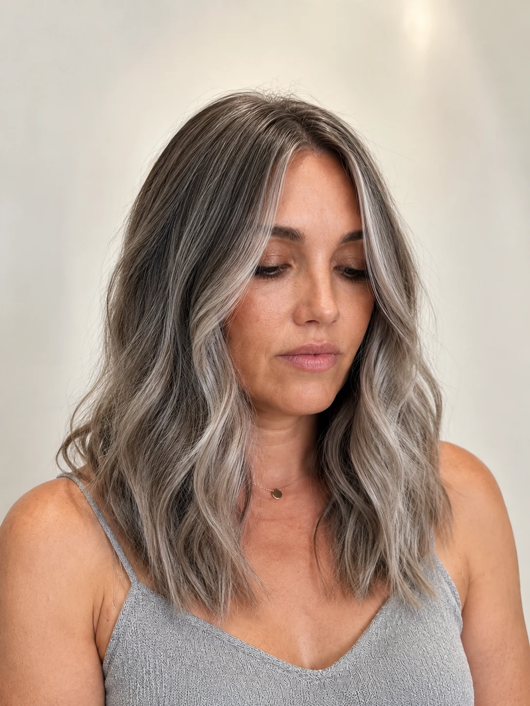 Soft dimensional silver-grey blend with natural depth and a seamless transition
